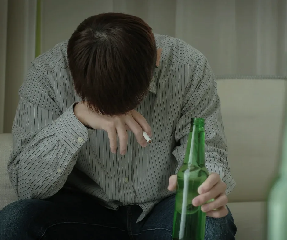 Przymusowe leczenie alkoholika – czy ma sens? Czy można skierować na leczenie alkoholika bez jego zgody?