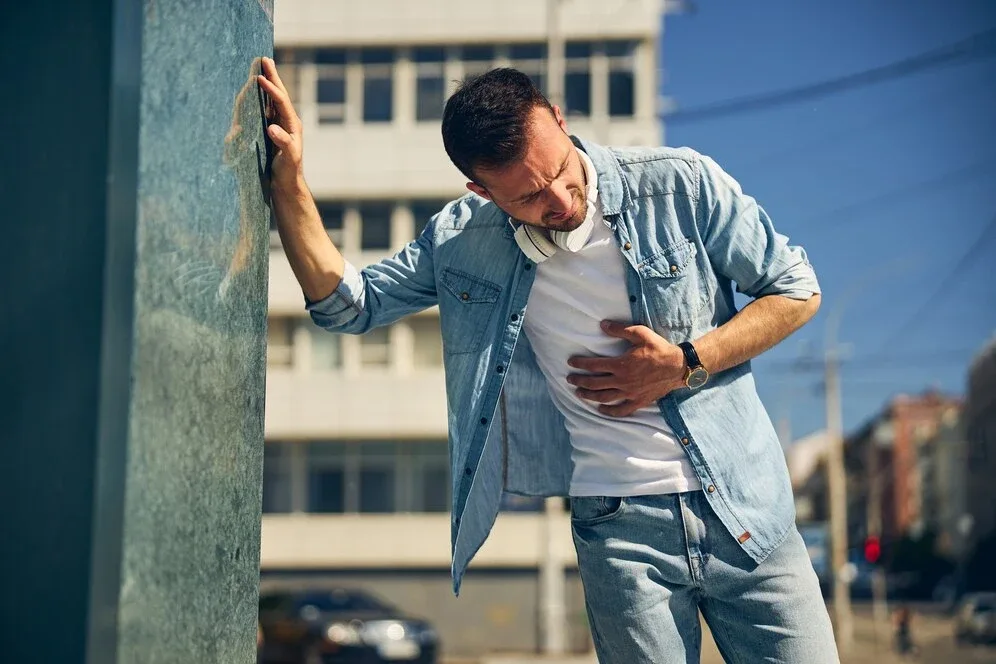 Alkoholowa marskość wątroby – jak alkohol niszczy wątrobę i co robić, by temu zapobiec?
