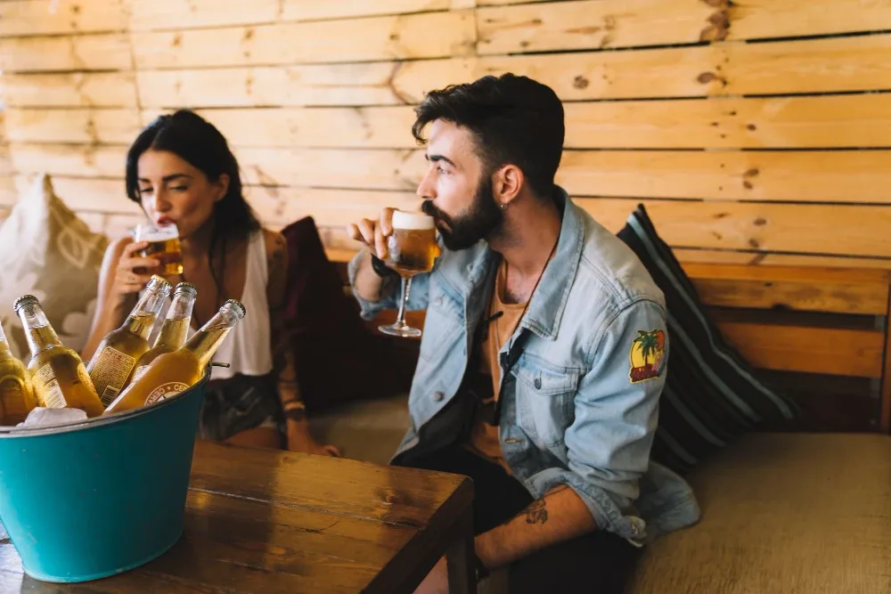 Picie ryzykowne a szkodliwe – definicje i przykłady zachowań alkoholowych