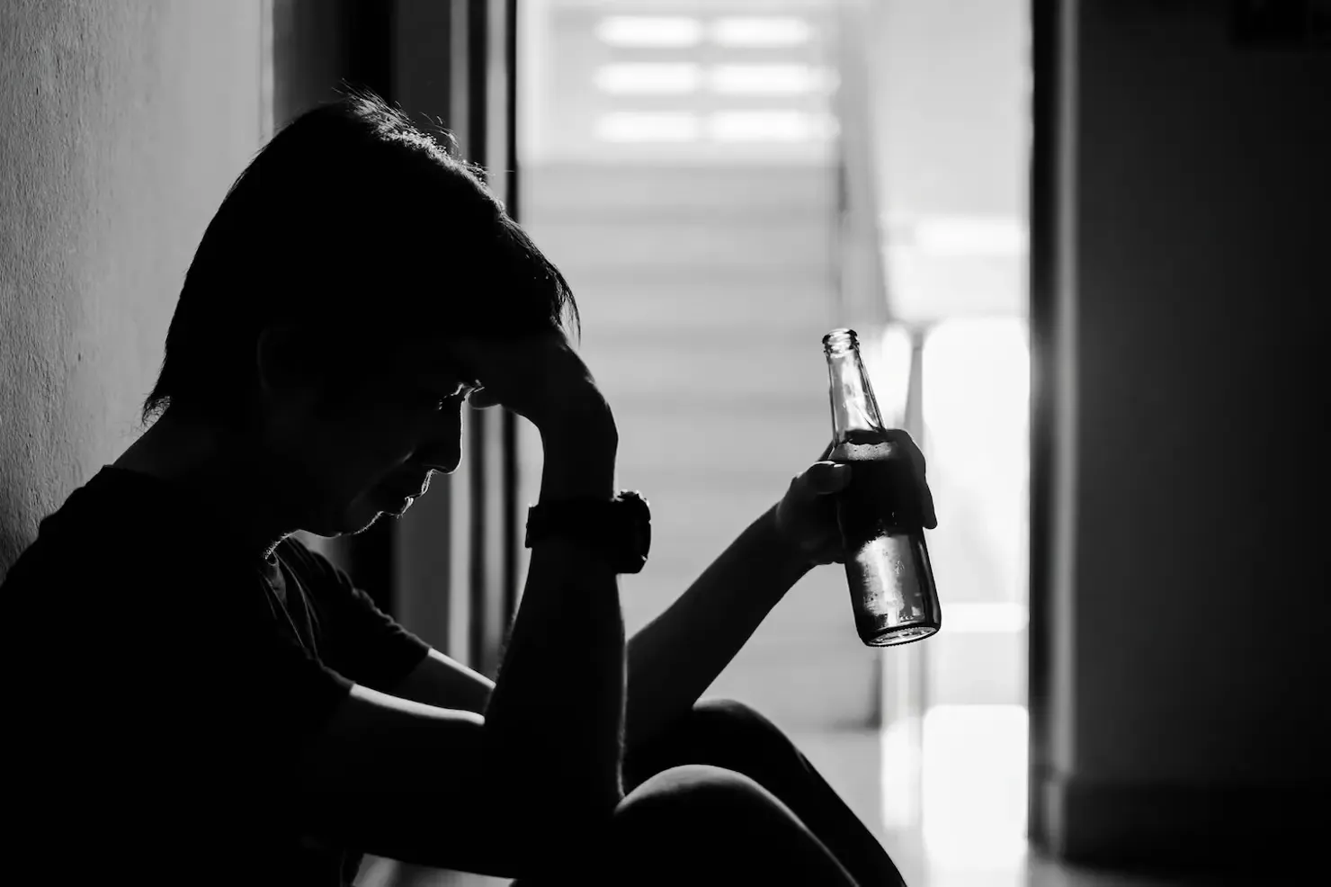Czy alkohol to depresant? Wyjaśniamy wpływ na psychikę i zdrowie